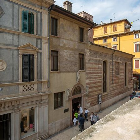 Billie'S Flat Red - Art & Design Apt In Verona Historic Centre Luaran gambar