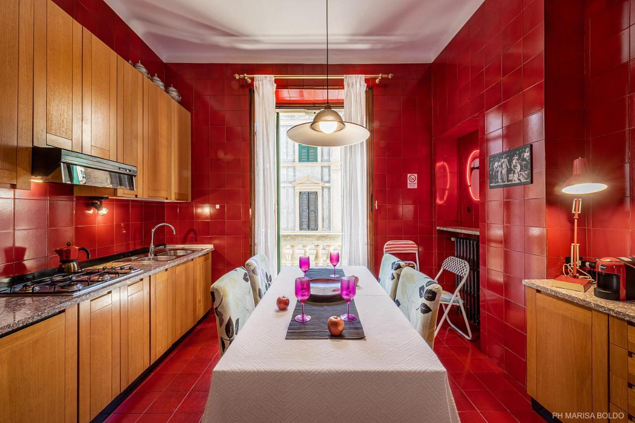 Billie'S Flat Red - Art & Design Apt In Verona Historic Centre Luaran gambar