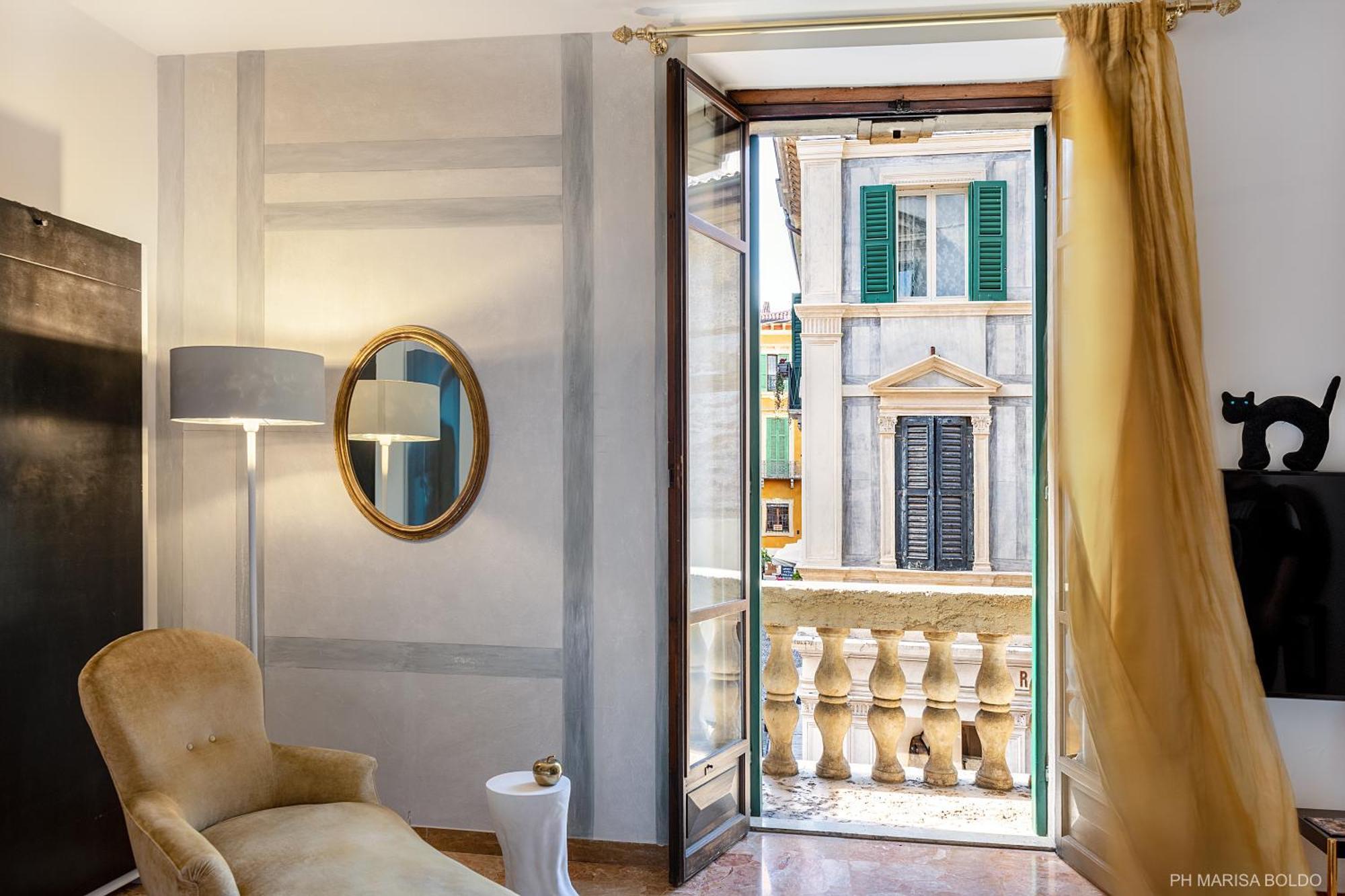 Billie'S Flat Red - Art & Design Apt In Verona Historic Centre Luaran gambar