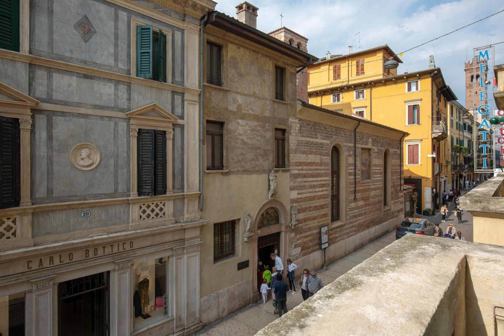 Billie'S Flat Red - Art & Design Apt In Verona Historic Centre Luaran gambar